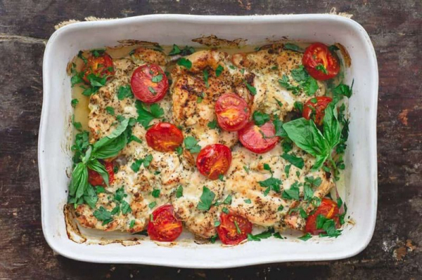 
			Курица в духовке запечённая кусочками &mdash; 6 быстрых и вкусных рецептов приготовления по-итальянски		