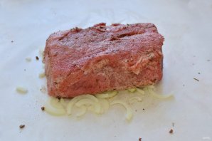 Свинина с яблоками в духовке