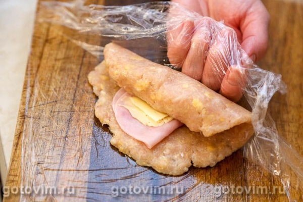 Котлеты кордон блю из фарша с ветчиной и сыром Котлеты кордон блю из фарша с ветчиной и сыром