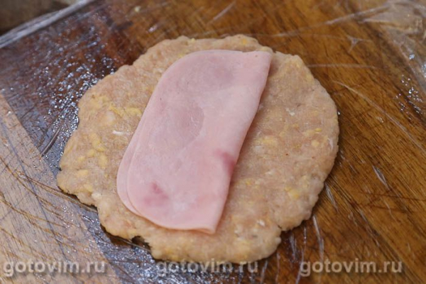 Котлеты кордон блю из фарша с ветчиной и сыром Котлеты кордон блю из фарша с ветчиной и сыром