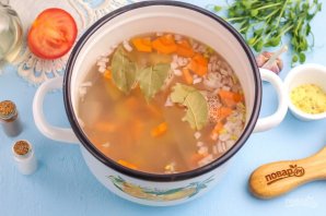 Суп из консервированной фасоли с мясом Суп из консервированной фасоли с мясом