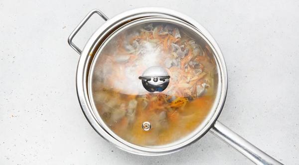 Куриные желудки, тушенные с луком, пошаговый рецепт с фото на 292 ккал