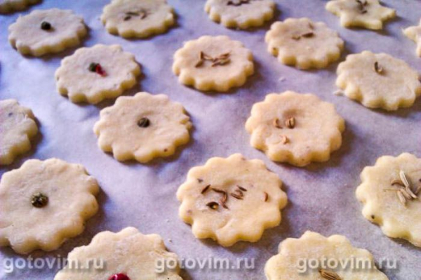 Сырное печенье с перцем, тмином и фенхелем (Фролини аль пармежиано)