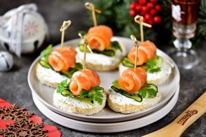 Бутерброды с огурцом и форелью Бутерброды с огурцом и форелью