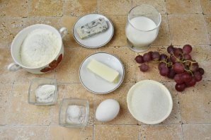 Кексы с виноградом и сыром дор блю