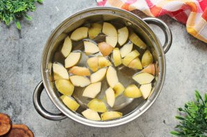 Компот из брусники и яблок Компот из брусники и яблок