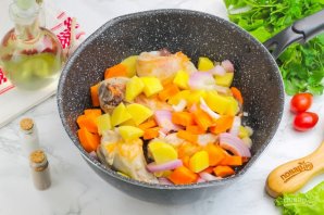Курица в кефире с овощами Курица в кефире с овощами