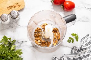 Салат с помидорами и кинзой Салат с помидорами и кинзой