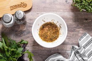Салат из огурцов и зелени Салат из огурцов и зелени