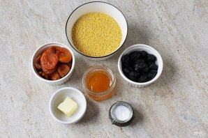 Постная пшенная каша с сухофруктами Постная пшенная каша с сухофруктами
