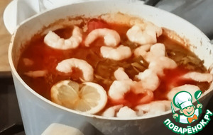 Стью с копчёными креветками, картофелем, шпинатом Стью с копчёными креветками, картофелем, шпинатом