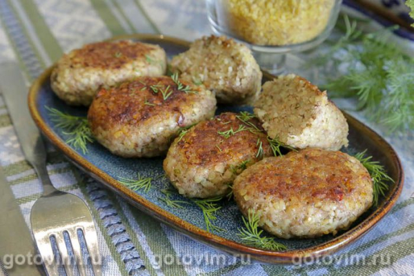 Мясные котлеты с булгуром в мультиварке Мясные котлеты с булгуром в мультиварке