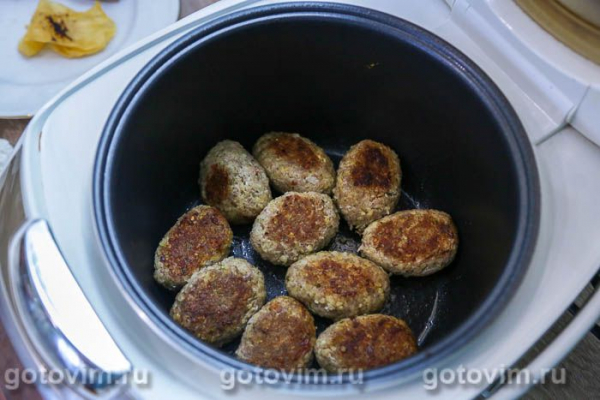 Мясные котлеты с булгуром в мультиварке Мясные котлеты с булгуром в мультиварке