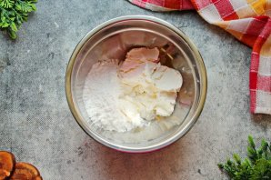 Бисквитный рулет с клубникой Бисквитный рулет с клубникой