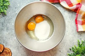 Бисквитный рулет с клубникой Бисквитный рулет с клубникой