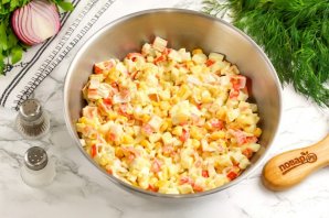 Салат из крабовых палочек и кукурузы
